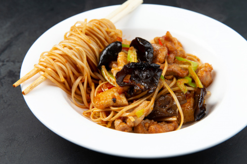 WOK со свининой в китайском стиле